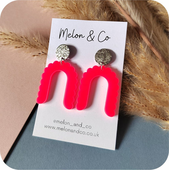 Acrylic Wavy Arches Earrings - Neon Pink