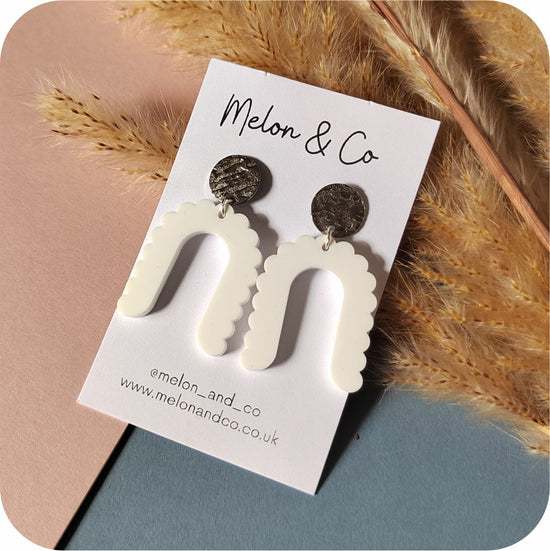 Acrylic Wavy Arches Earrings - White